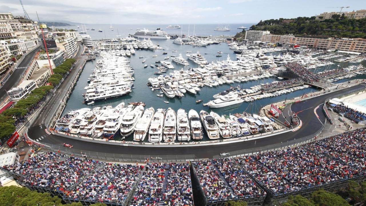 Yacht & Grandstand T Package